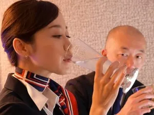 Má kế ôn bài cho cậu con trai trước kỳ thi với phần thưởng hấp dẫn
