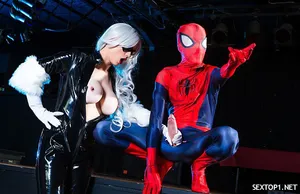 Bố má đi vắng 1 tuần, thanh niên may mắn ở nhà xxx một lúc 3 cô bạn thân